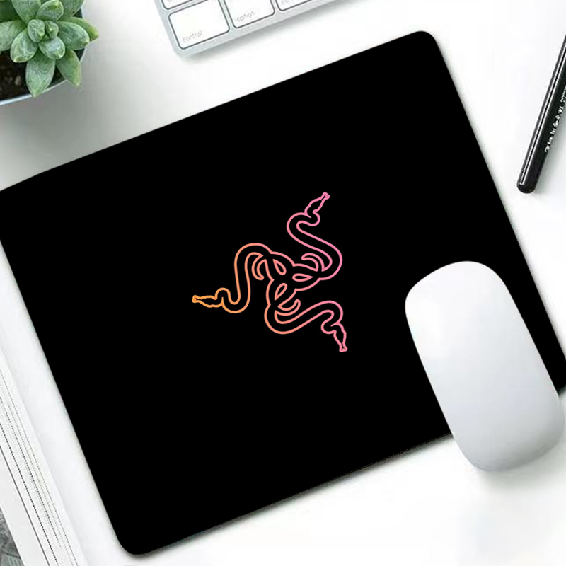 Laptop Accessories And Gadgets - Razer Luxus Mauspad Anime Gamer Schreibtisch